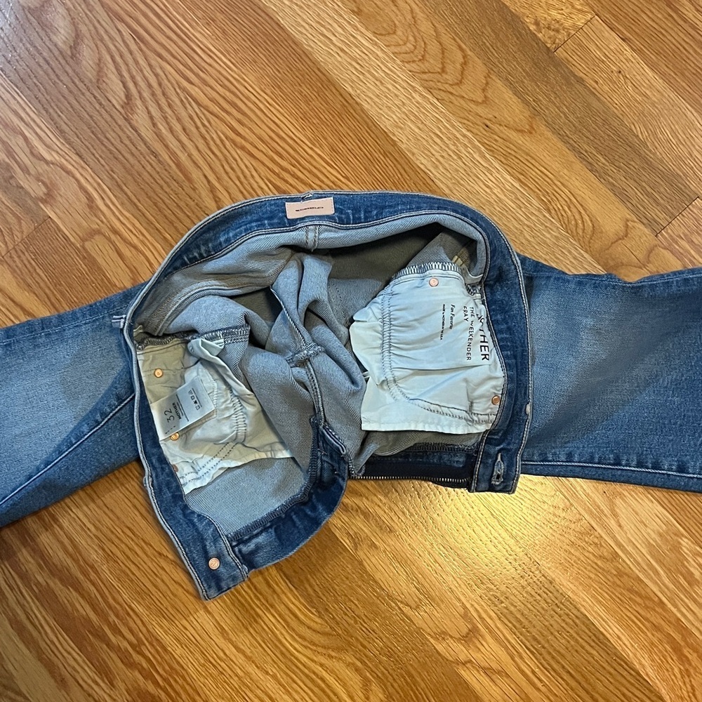 MOTHER The Weekender Fray Jeans Size 32 NWT - Picture 11 of 14